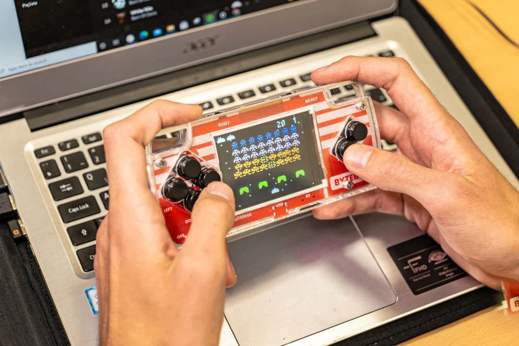 CircuitMess ByteBoi (DIY gaming console)